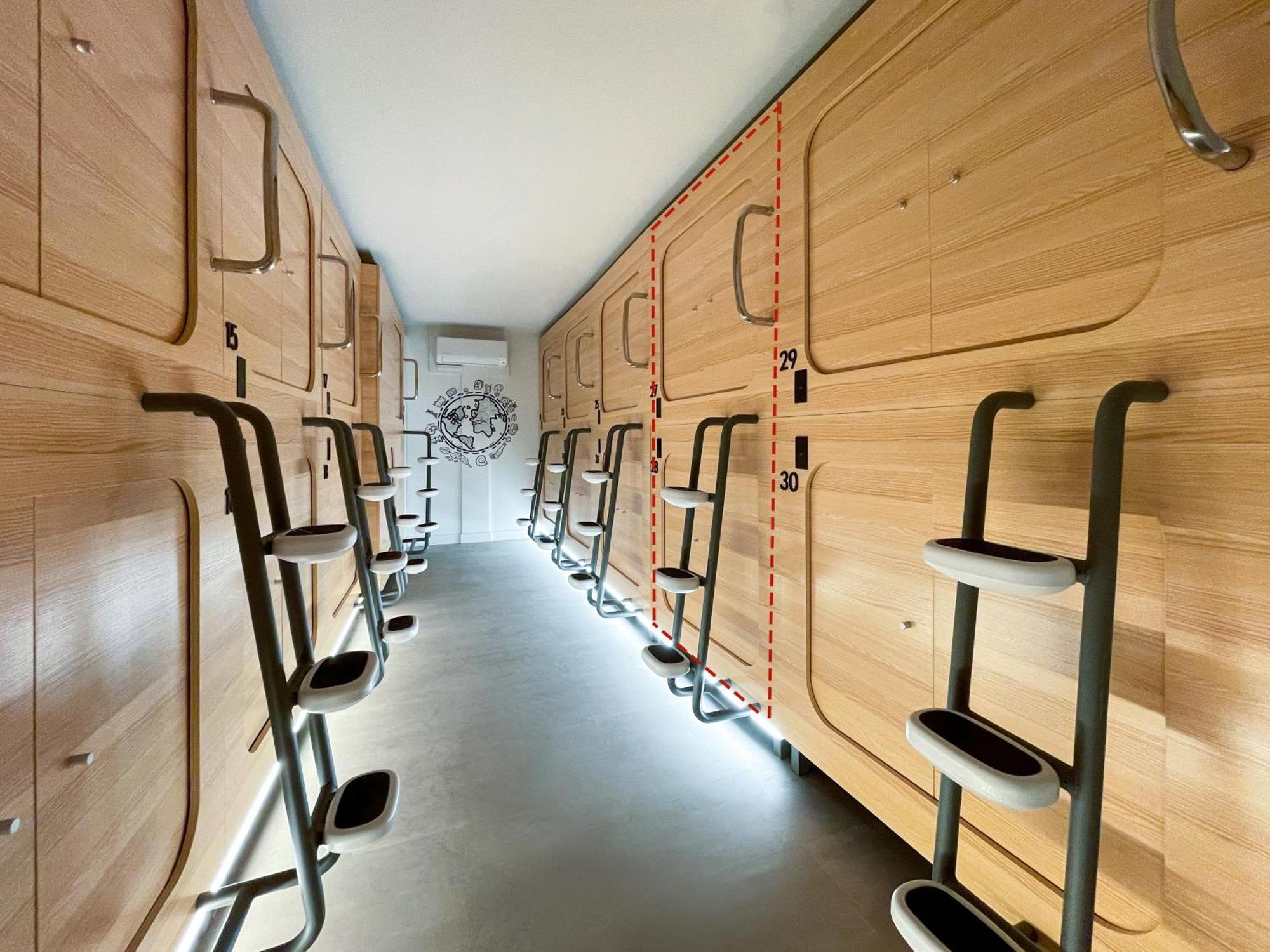 Airone Capsule Hotel Hobart Exteriör bild